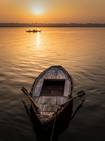 Quiet morning on the Ganges River.