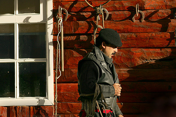 Saddling Up, Chile